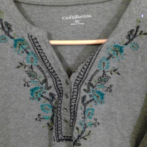 Croft & Barrow XL Gray V-neck Sweater - Picture 2 of 3